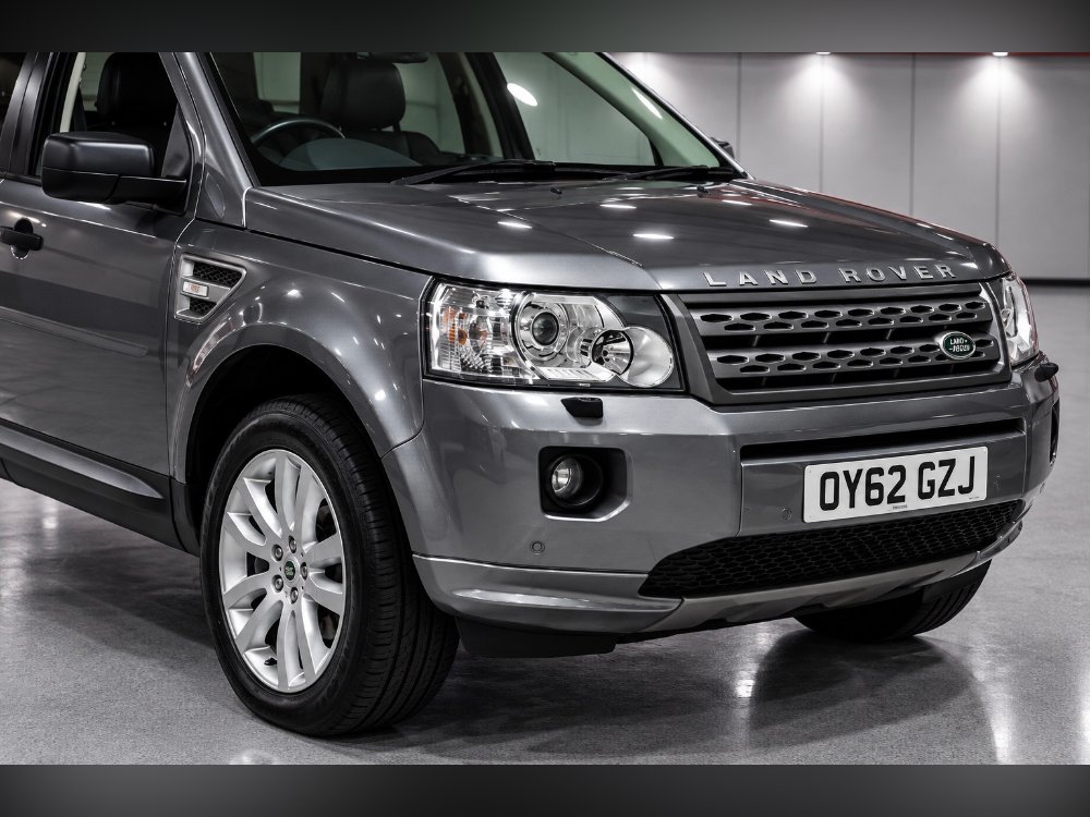 Grey Land Rover Freelander 2 2.2 TD4 XS SUV 5dr Diesel Manual 4WD Euro 5 s/s 150 ps
